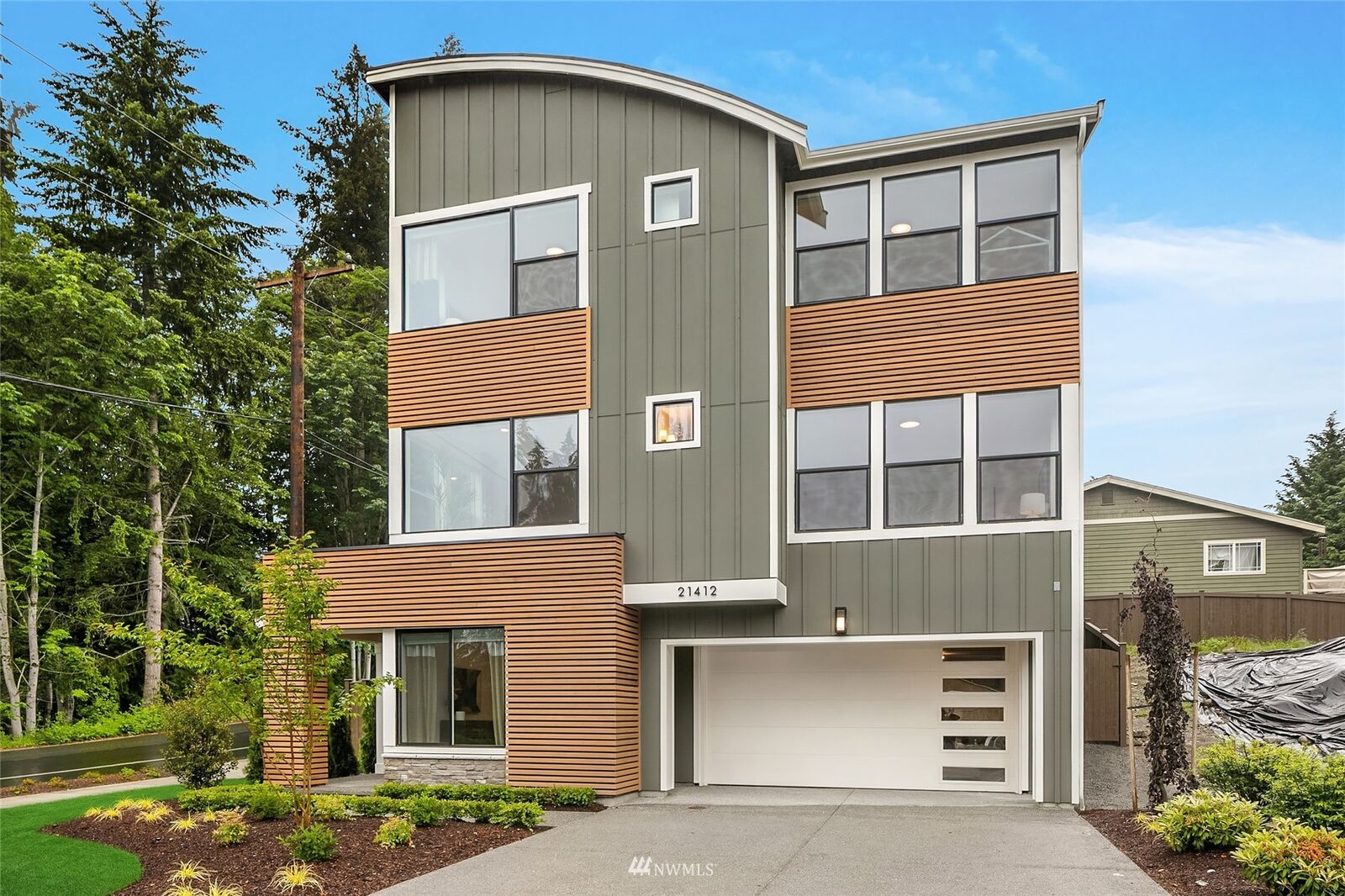 Property Photo: 21412 SE 6th Place WA 98074