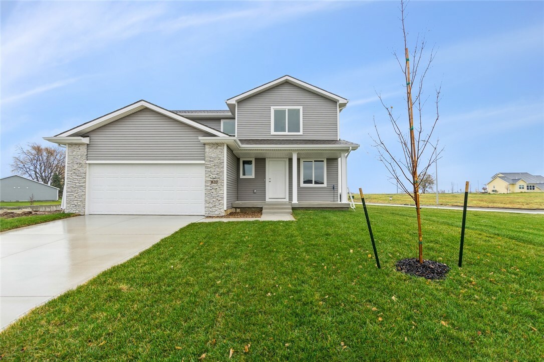 Property Photo:  820 Willow Valley Drive  IA 50211 
