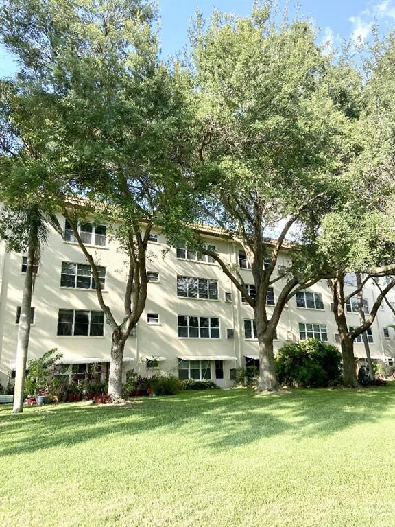 Property Photo:  5725 80th Street N 204  FL 33709 