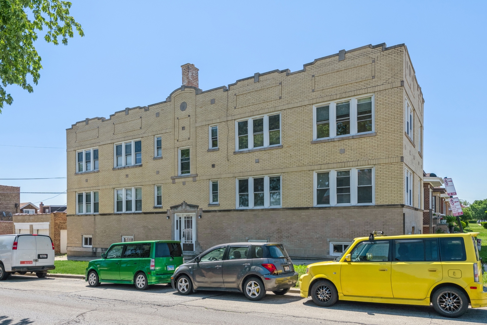 Property Photo: 6251 W George Street 2W IL 60634