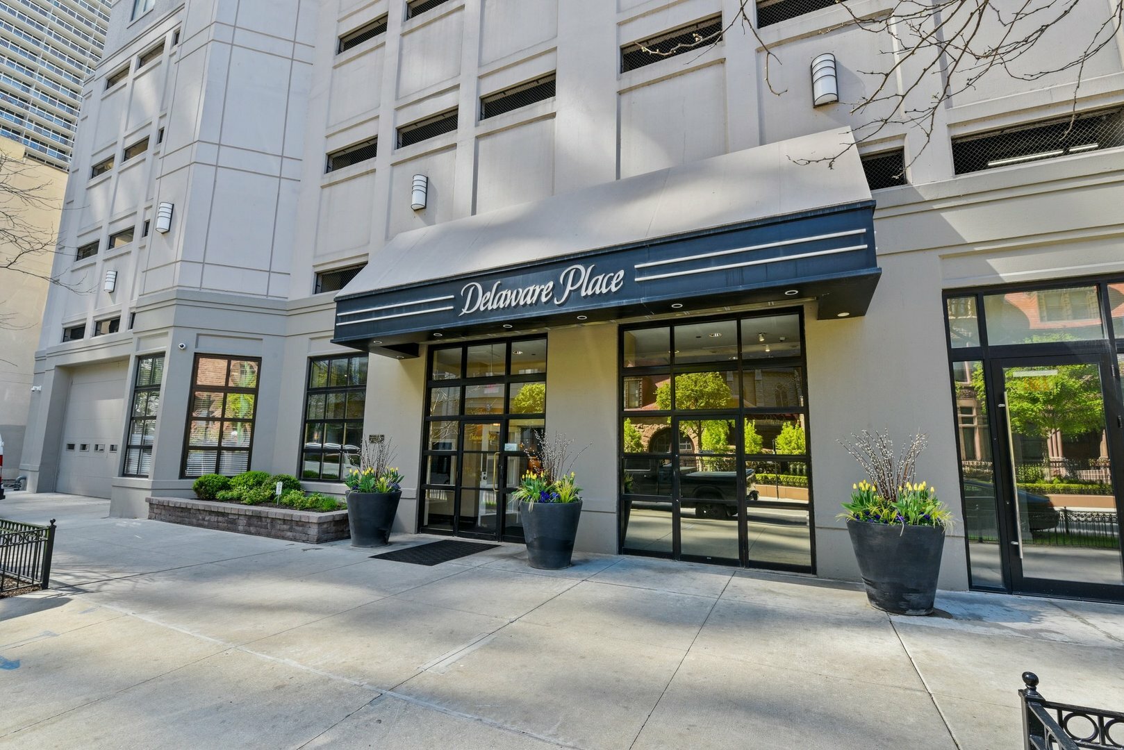 33 W Delaware Place 8B  Chicago IL 60610 photo