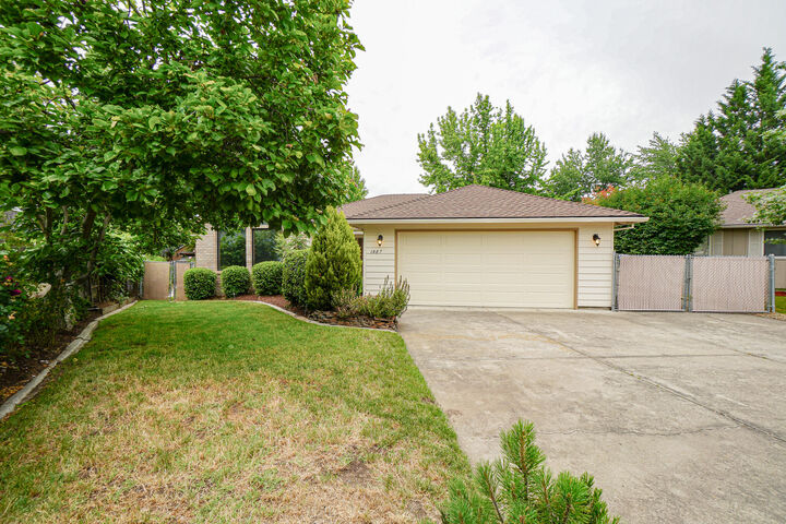 1887 Willow Glen Way  Medford OR 97504 photo