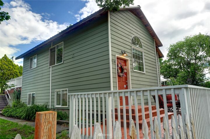 118 W Cherry Avenue  Omak WA 98841 photo