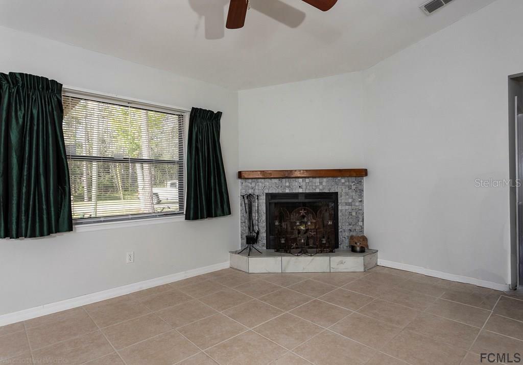 Property Photo: 6 Kaiser Court FL 32164