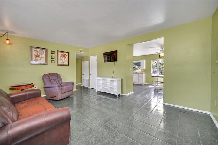 Property Photo:  122 Edgewater Drive  FL 33881 