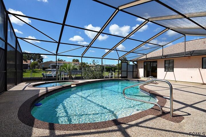 Property Photo:  16 Clearview Court S  FL 32137 