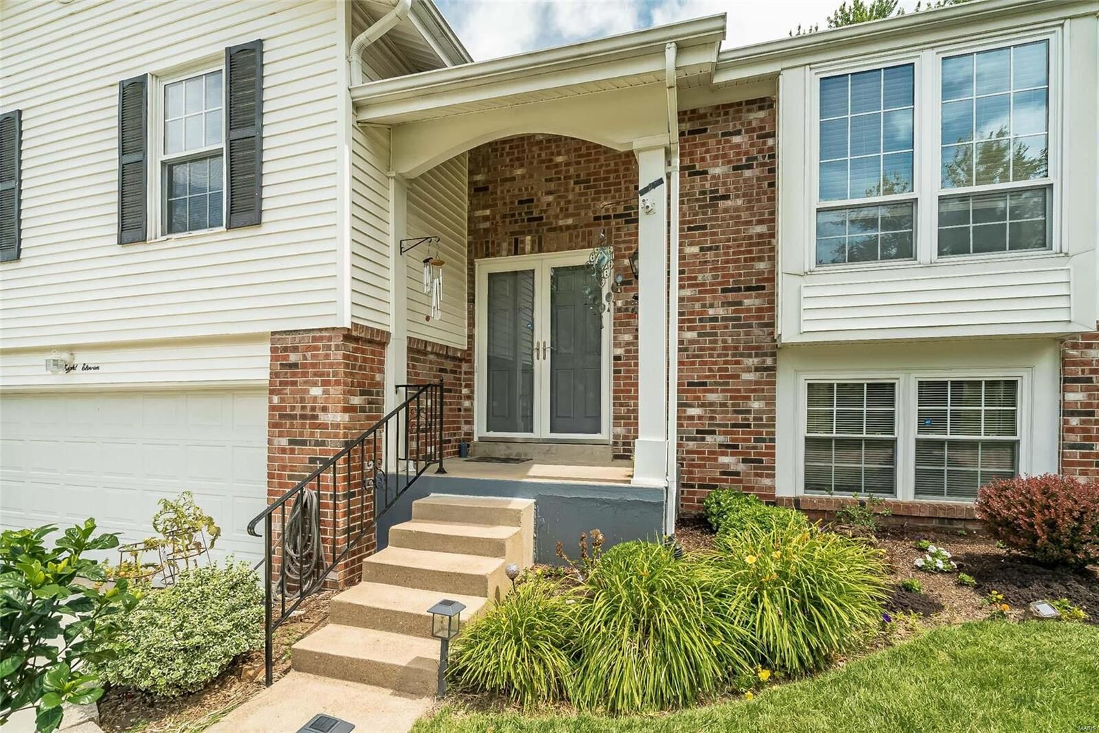 Property Photo:  811 Eaglebrooke Drive  MO 63021 