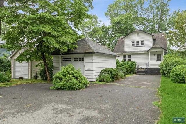 Property Photo:  16 Shawnee Trail  NJ 07834 