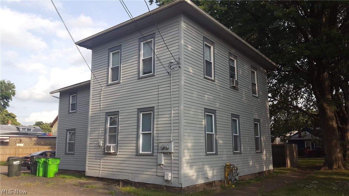 Property Photo:  820 Parkview Street NE  OH 44646