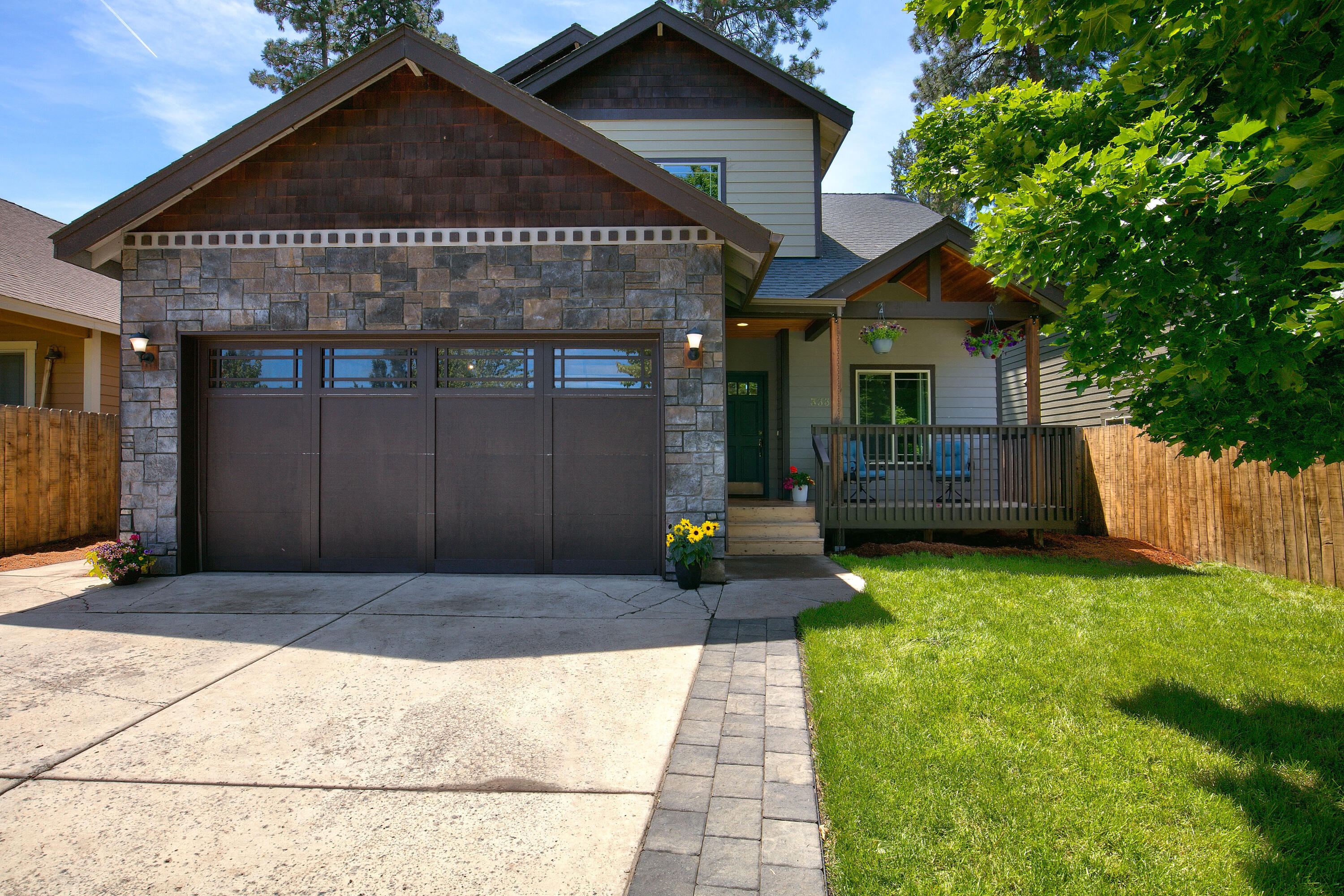 Property Photo: 333 SW Garfield Avenue OR 97702
