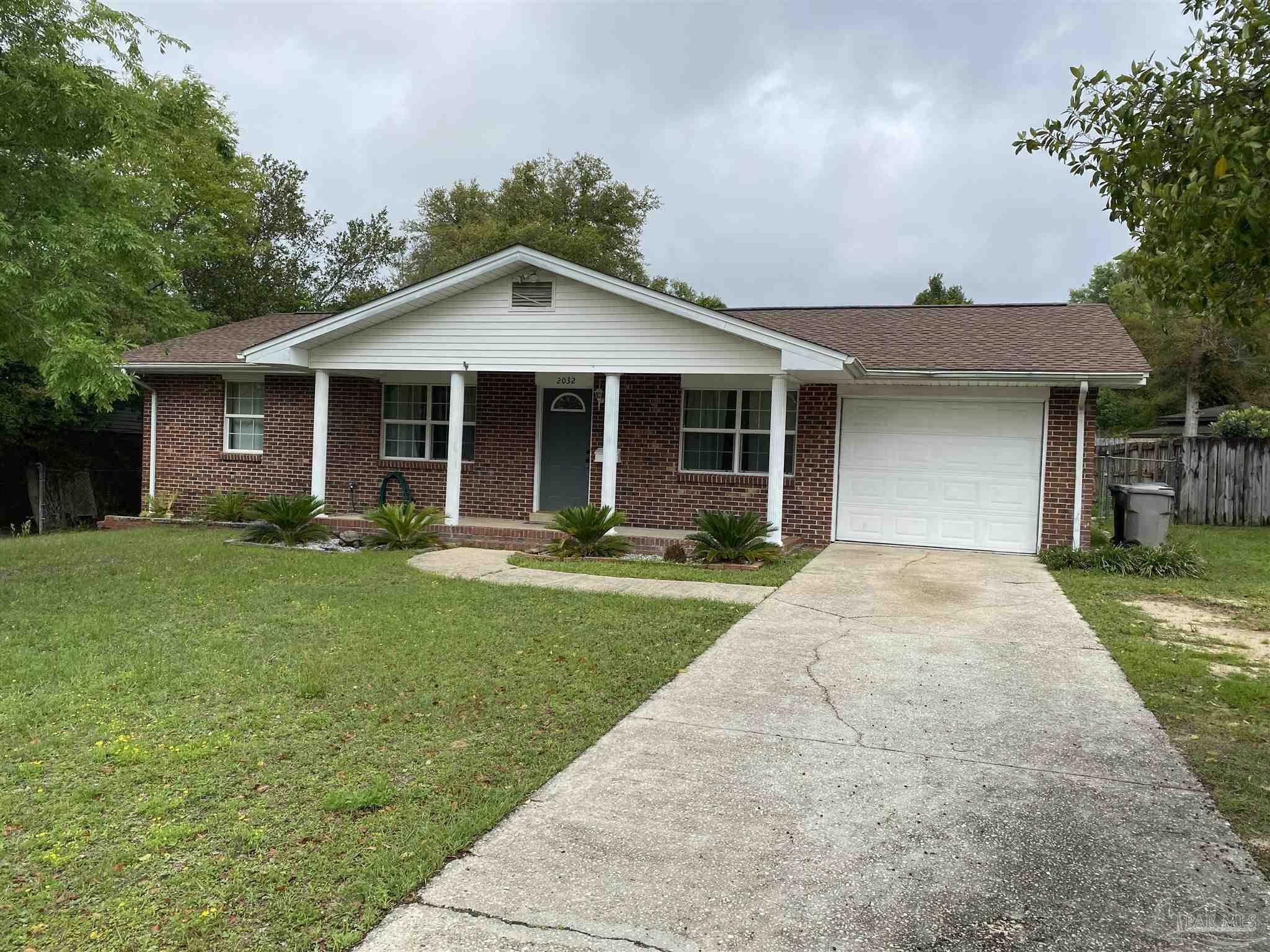 Property Photo: 2032 Tomlinson Rd FL 32526