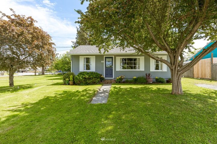 Property Photo: 807 NE Lasalle Street WA 98239