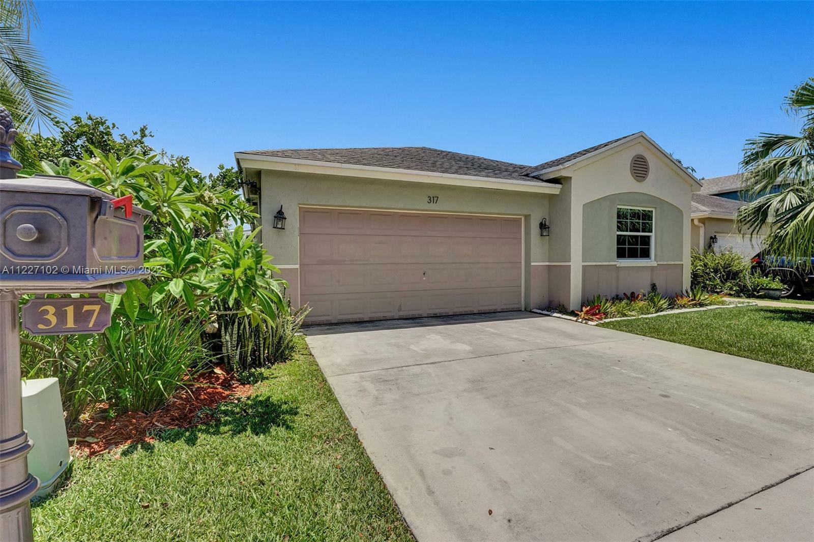 Property Photo:  317 W Riverbend Dr  FL 33326 