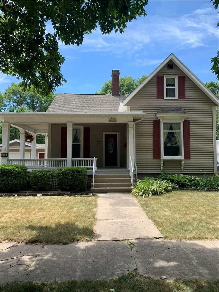 Property Photo:  303 E Scott Street  IL 61953 