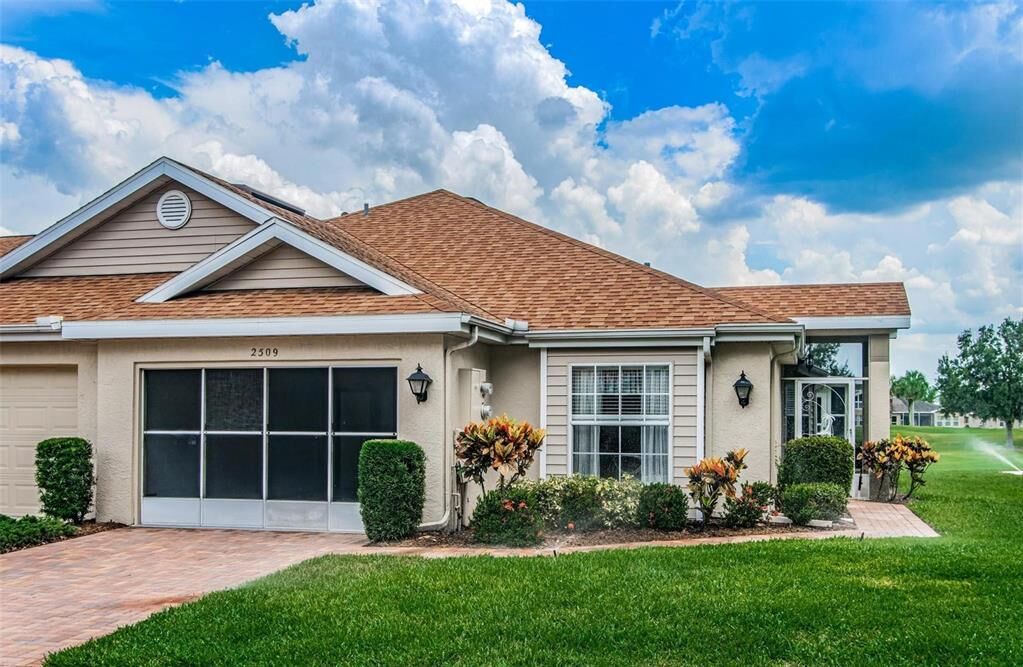 Property Photo: 2509 New Haven Circle 111 FL 33573