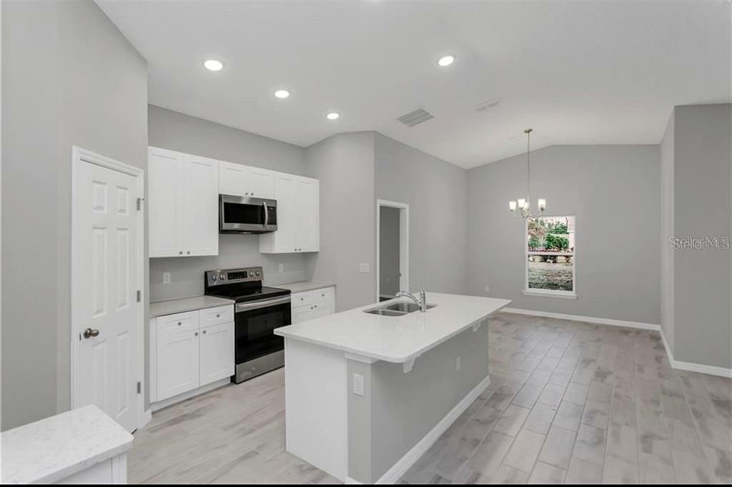 Property Photo: 5524 Shasta Drive FL 32810