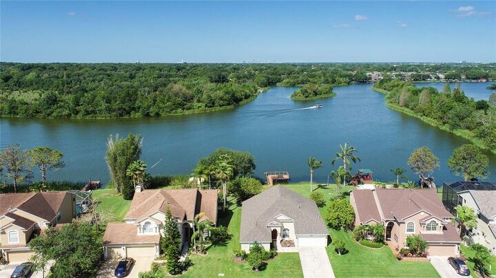 Property Photo:  833 Bayou View Drive  FL 33510 