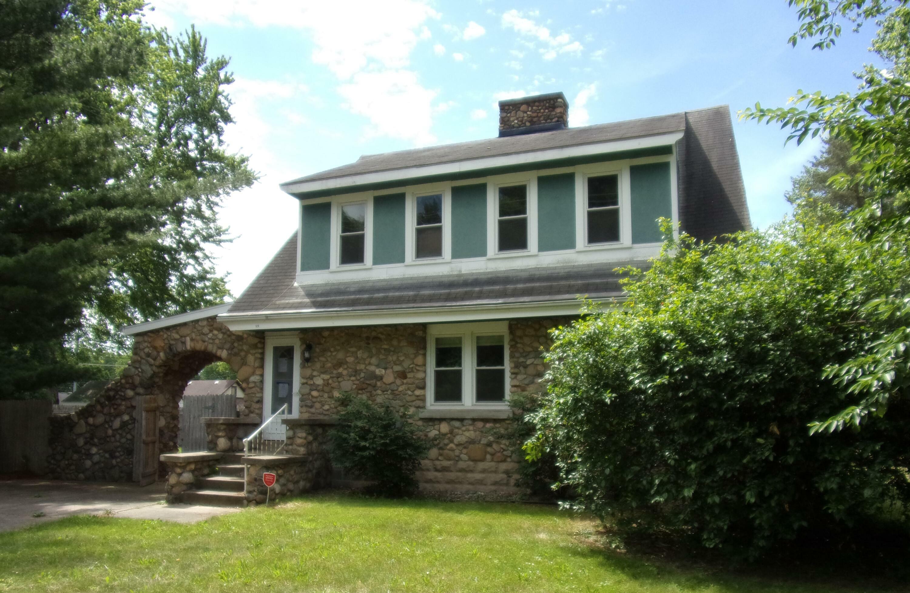 Property Photo:  626 Hill Street  MI 49093 