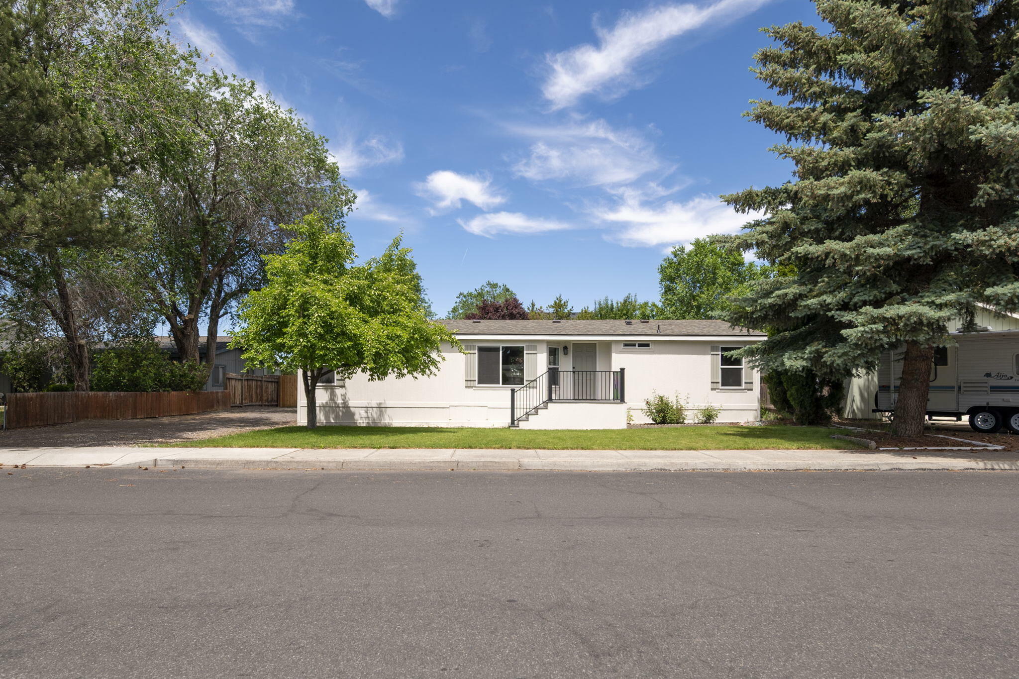 Property Photo:  1809 NW Fir Avenue  OR 97756 