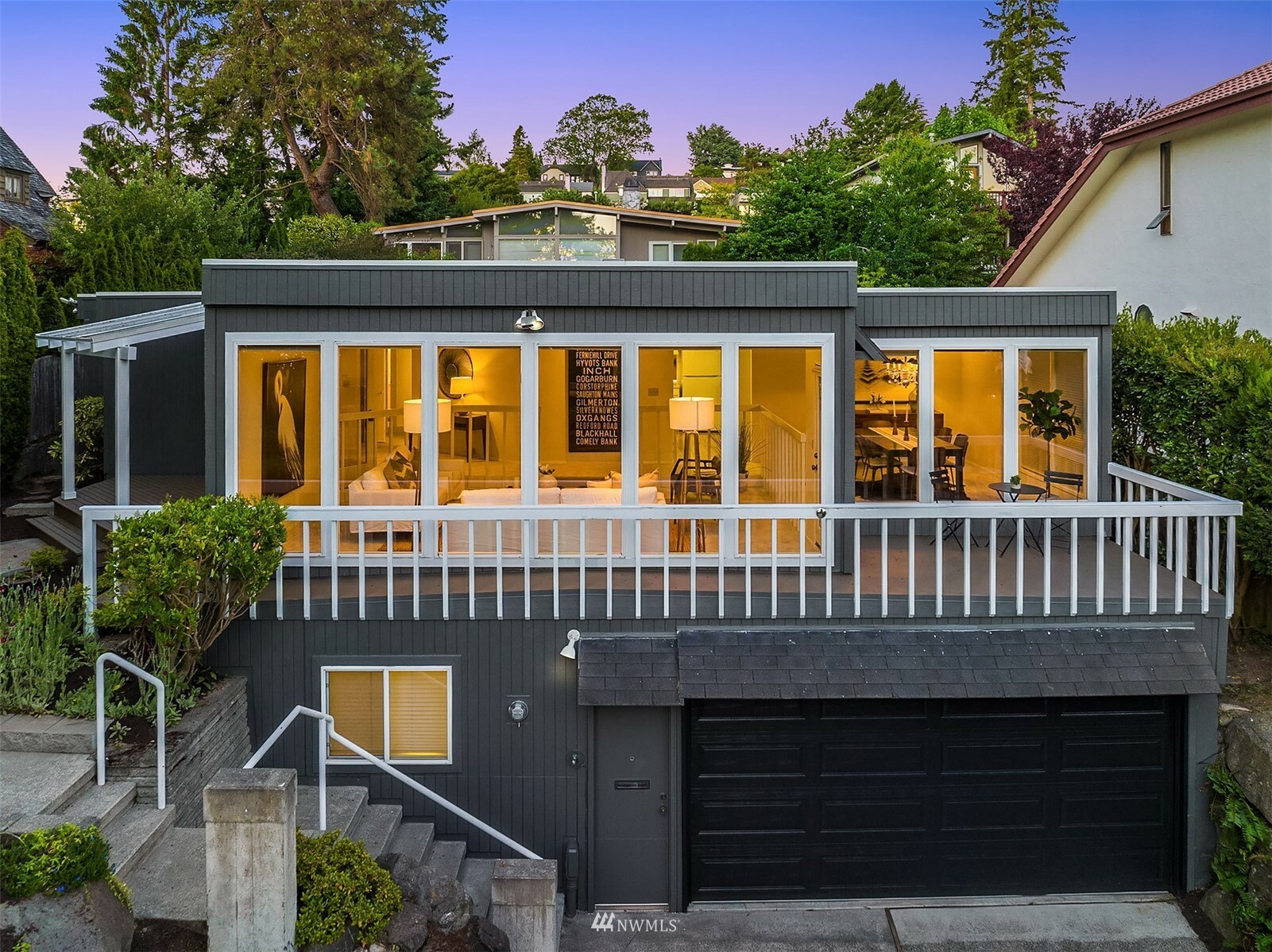 Property Photo:  3012 Magnolia Boulevard W  WA 98199 