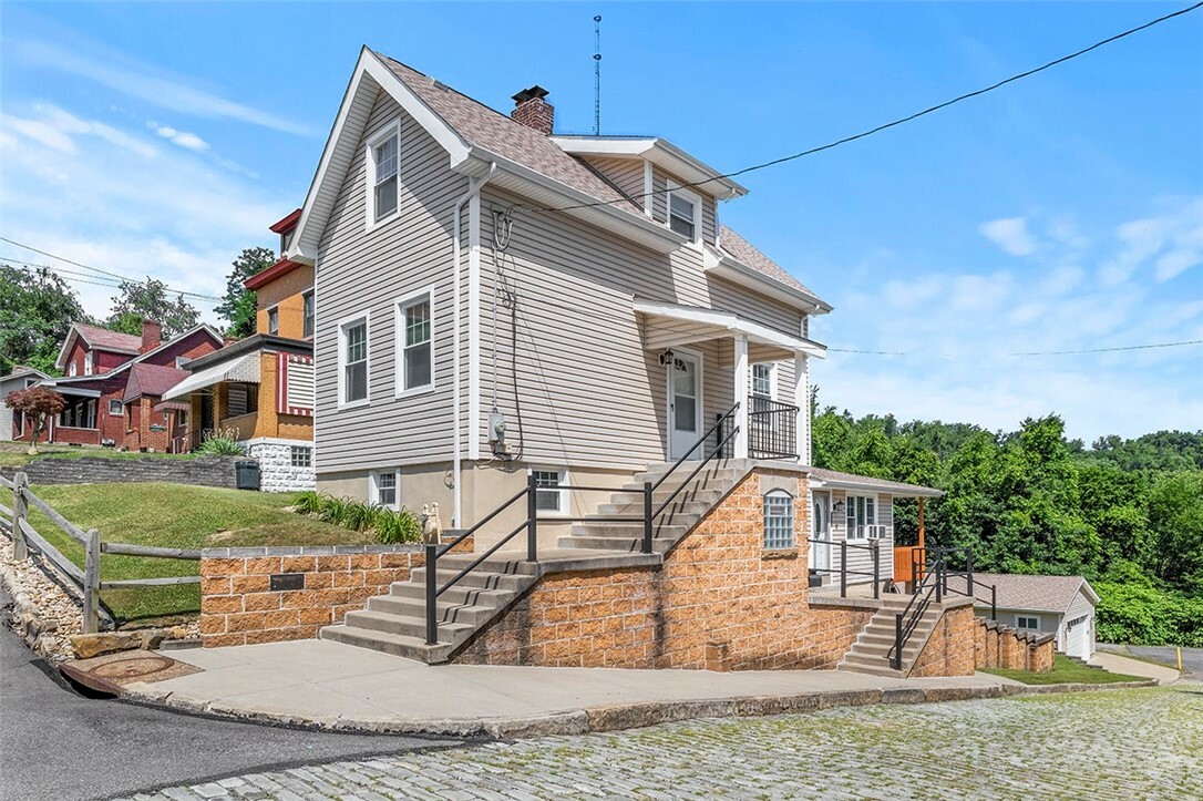 Property Photo:  2231 Harbor St  PA 15212 