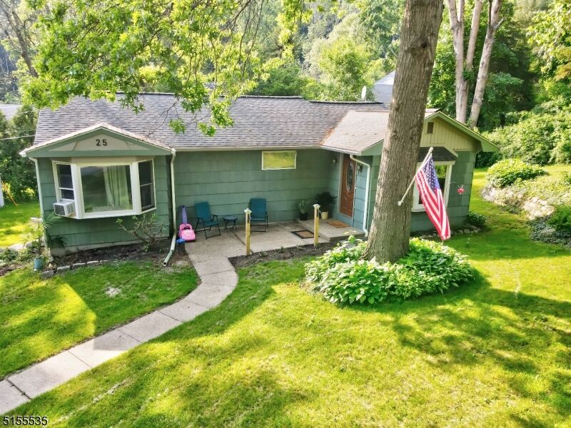 Property Photo:  25 Grandview Ln  NJ 07480 