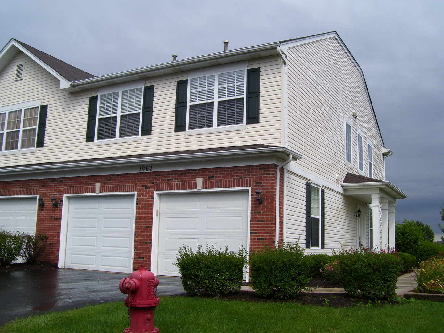 Property Photo: 1962 W Cobblestone Road 2204 IL 60446