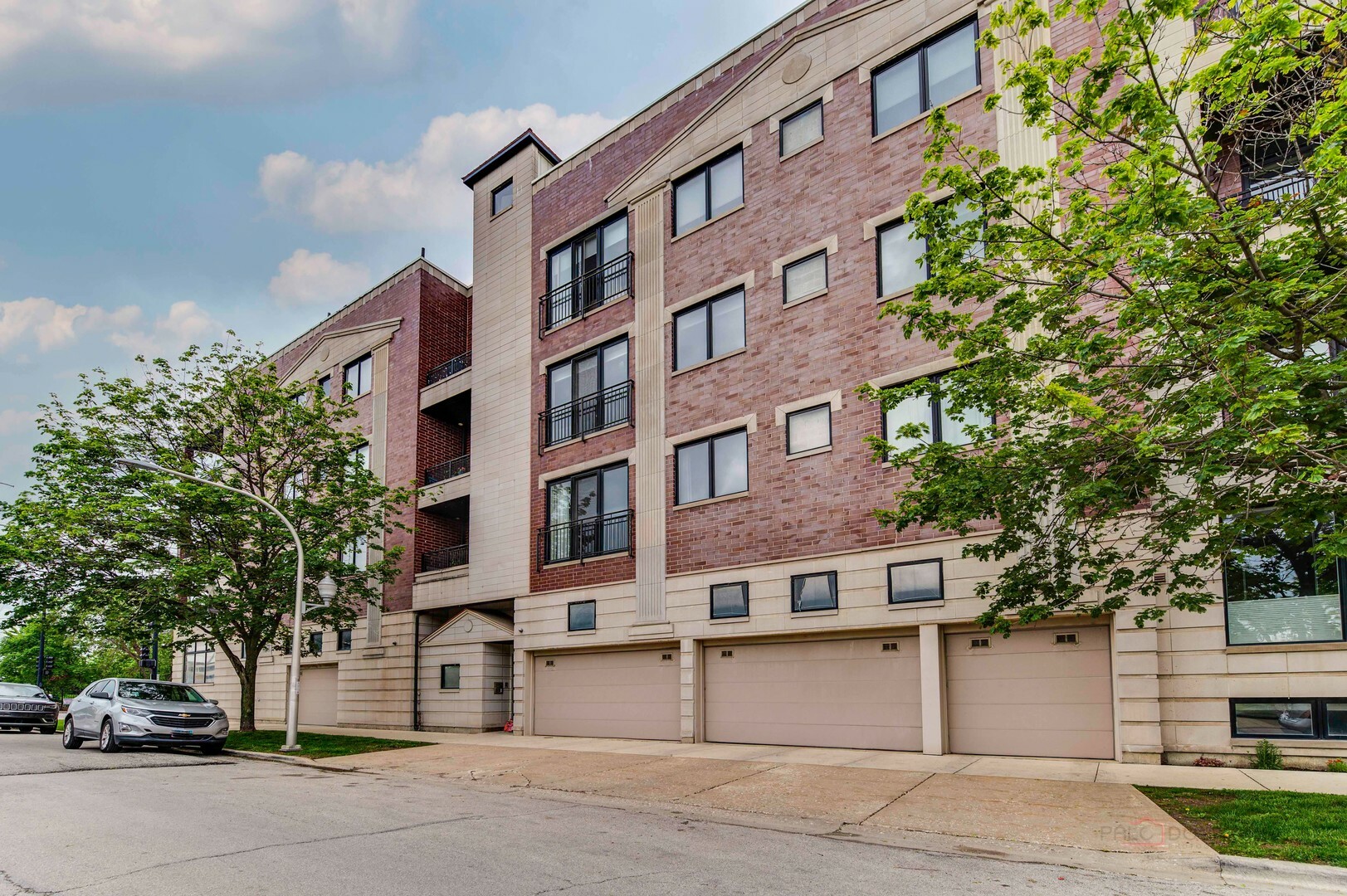 Property Photo:  622 N Rockwell Street 302  IL 60612 