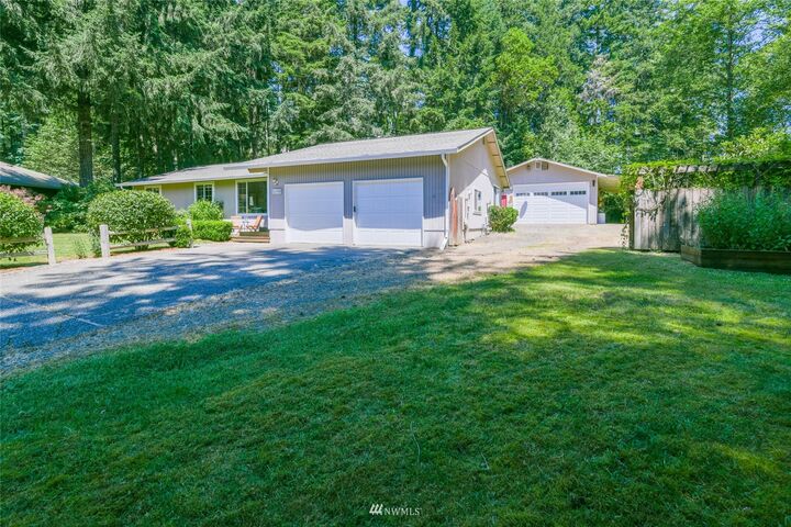 Property Photo: 1190 Hillandale Drive E WA 98366