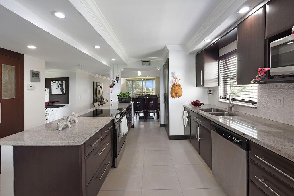 Property Photo: 3286 Arcara Way 411 FL 33467