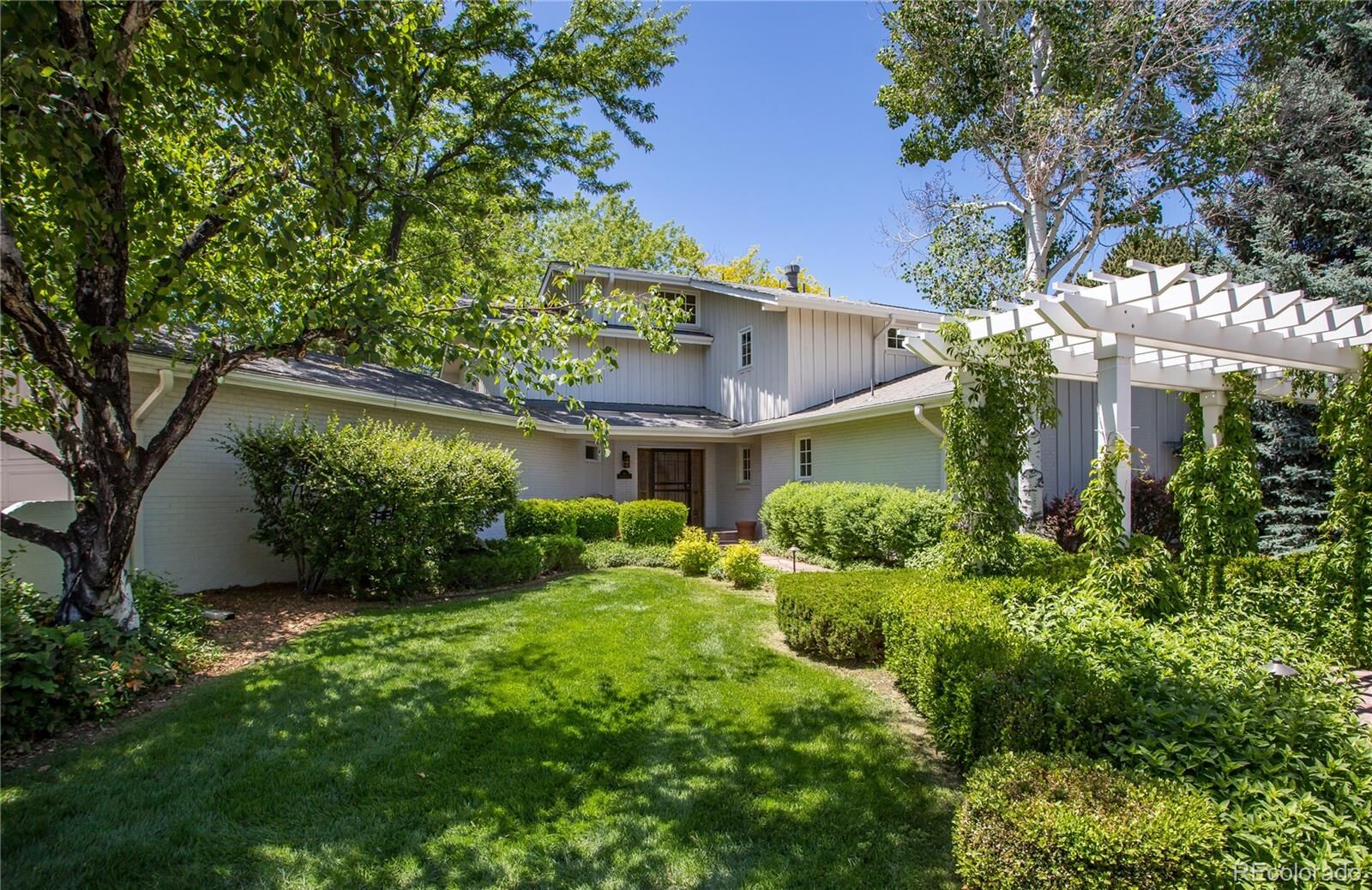 Property Photo: 6 Carriage Lane CO 80121