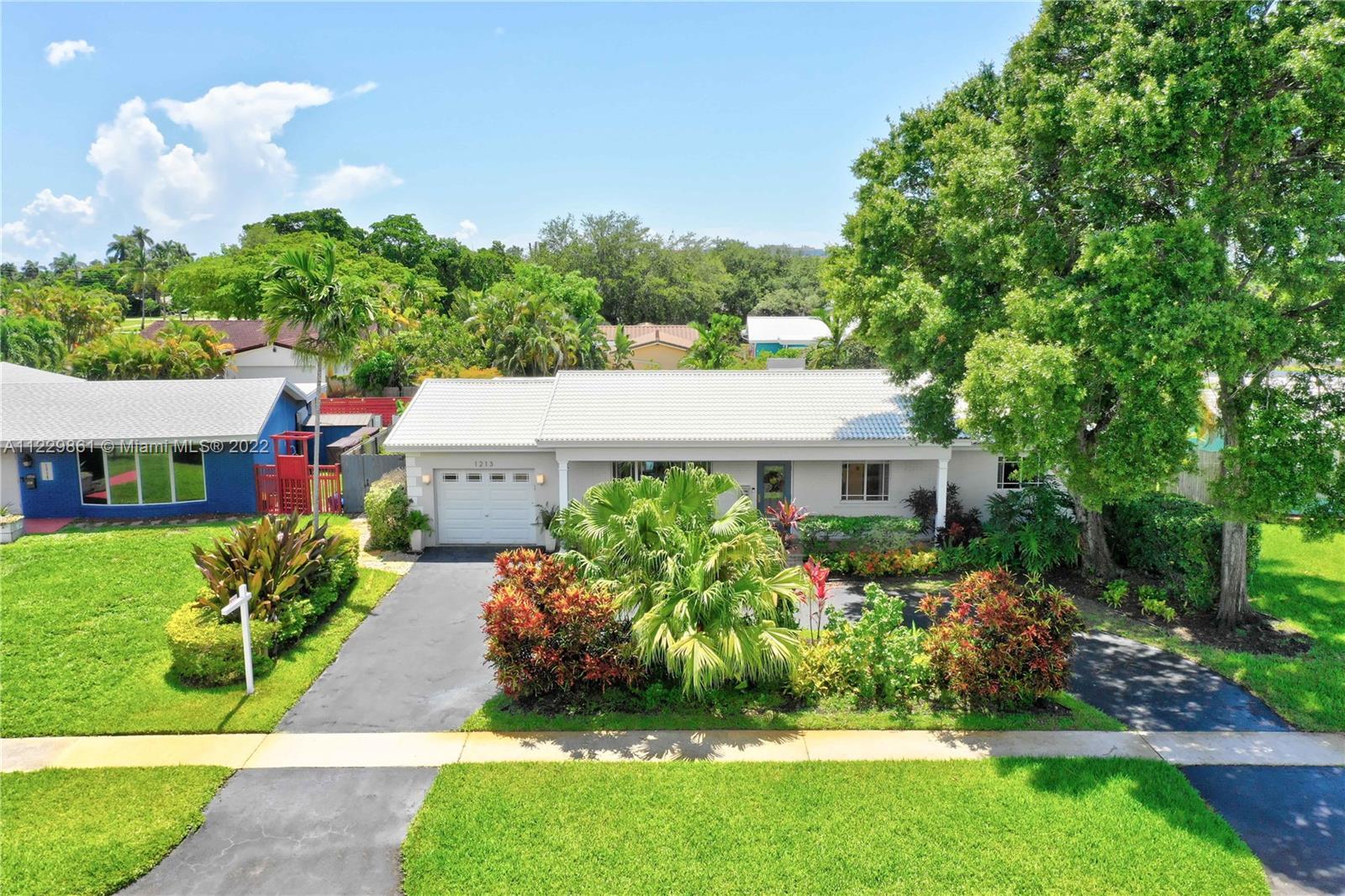 Property Photo: 1213 N 46th Ter FL 33021