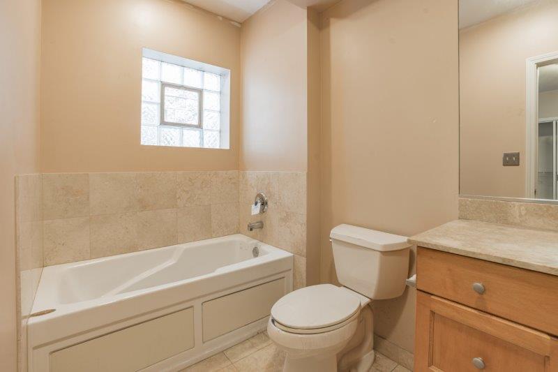 Property Photo: 2442 W Harrison Street 2 IL 60612