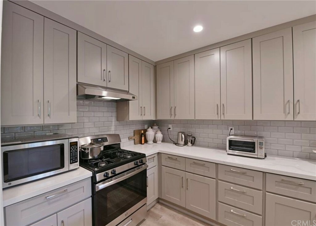 Property Photo:  1408 Barry Avenue 205  CA 90025 