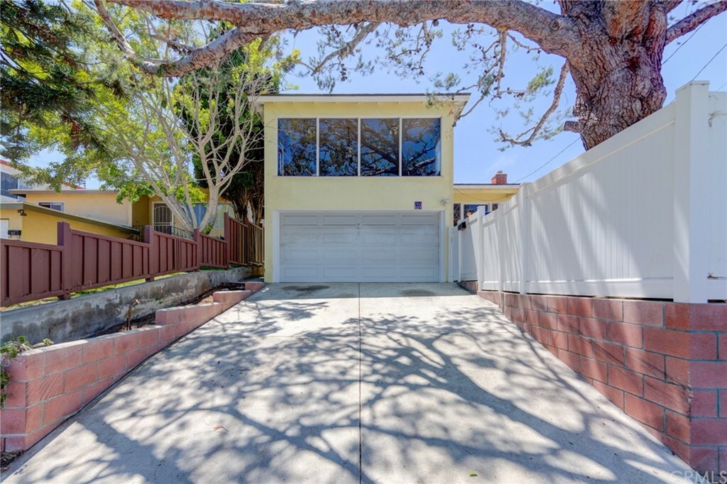 Property Photo:  1733 Wollacott Street  CA 90278 