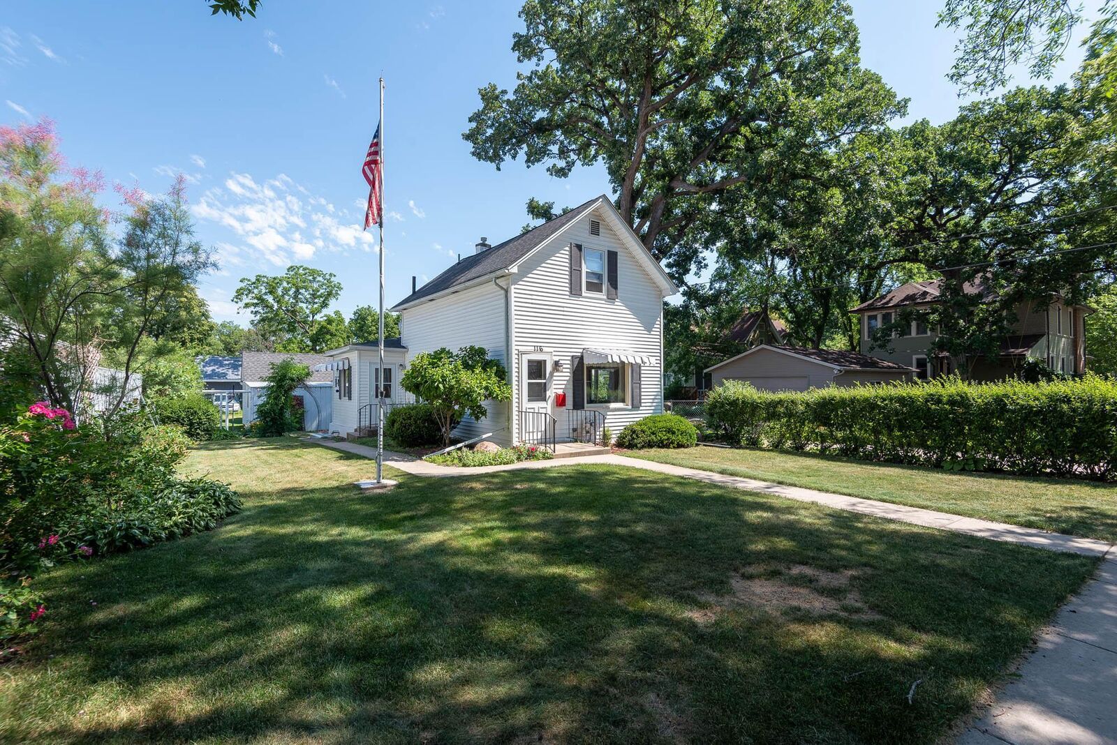 Property Photo:  116 W 9th Street  MN 56001 