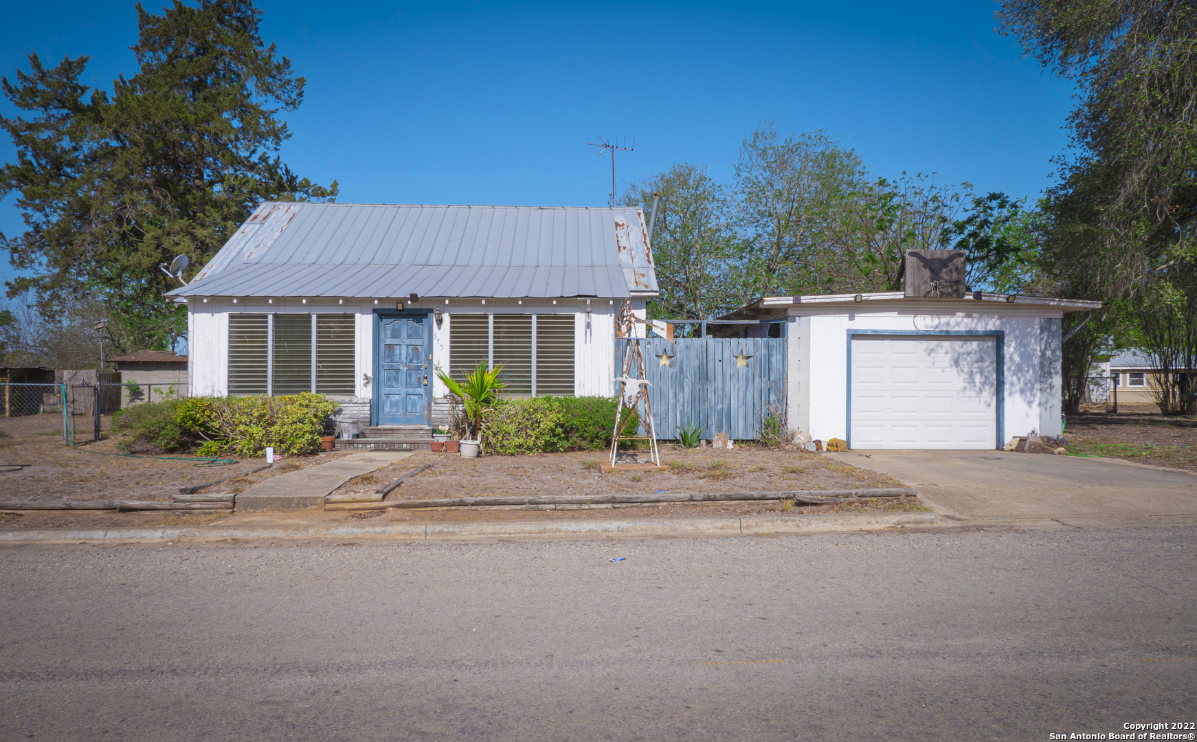 Property Photo:  675 3rd Street  TX 78065 