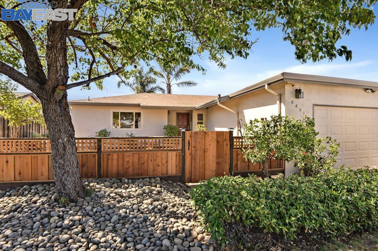 Property Photo:  6851 Rochelle Ave  CA 94560 