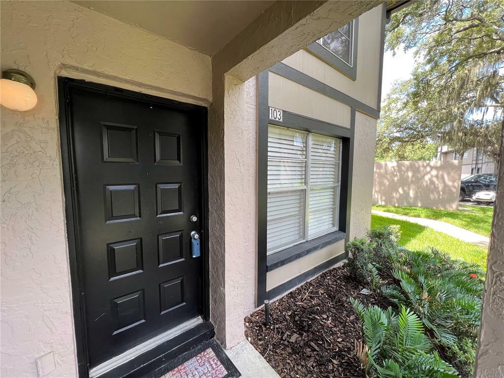 Property Photo: 4009 Nestle Oaks Place 103 FL 33613