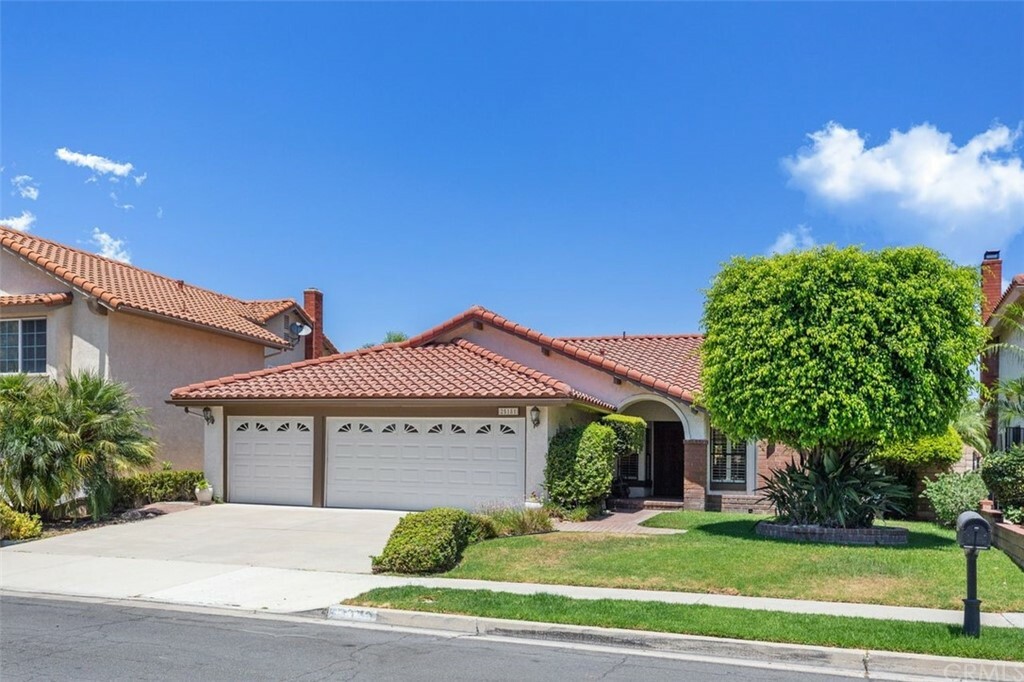 Property Photo:  25181 Calle Pradera  CA 92630 