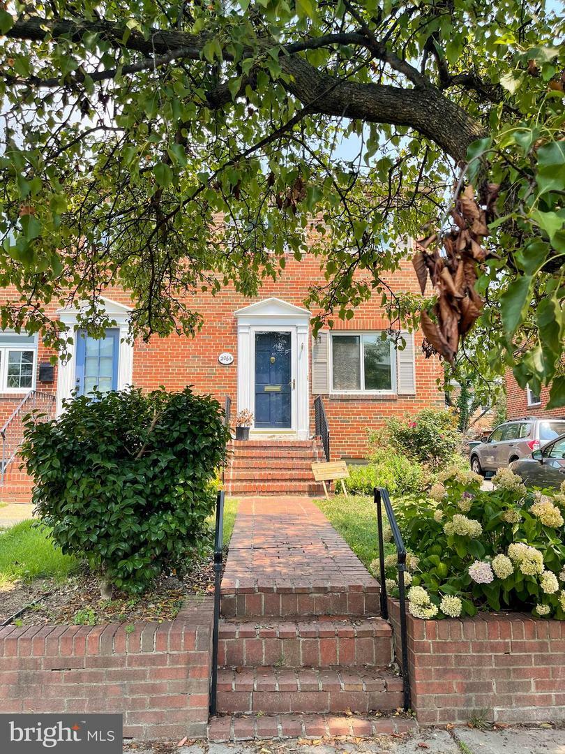 Property Photo: 206 Adams Avenue 1/2 VA 22301