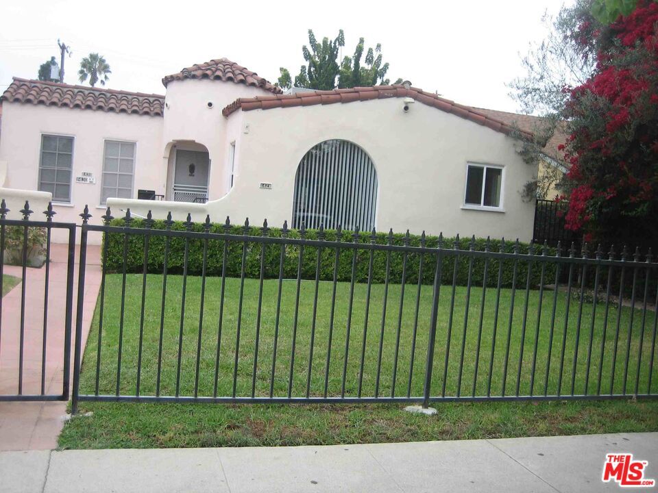 Property Photo:  1428   Berkeley St  CA 90404 
