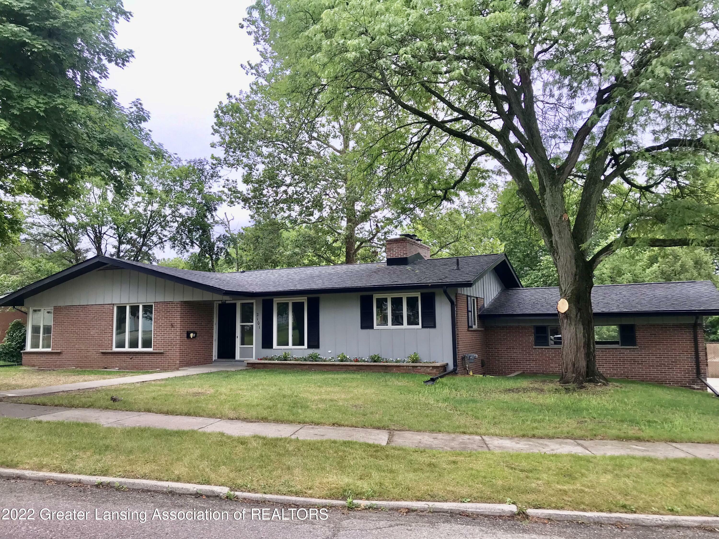 Property Photo:  2101 Wellesley Drive  MI 48911 