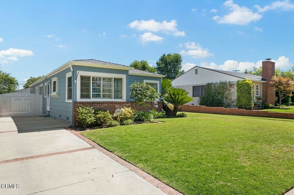 Property Photo: 2210 E Dudley Street CA 91104