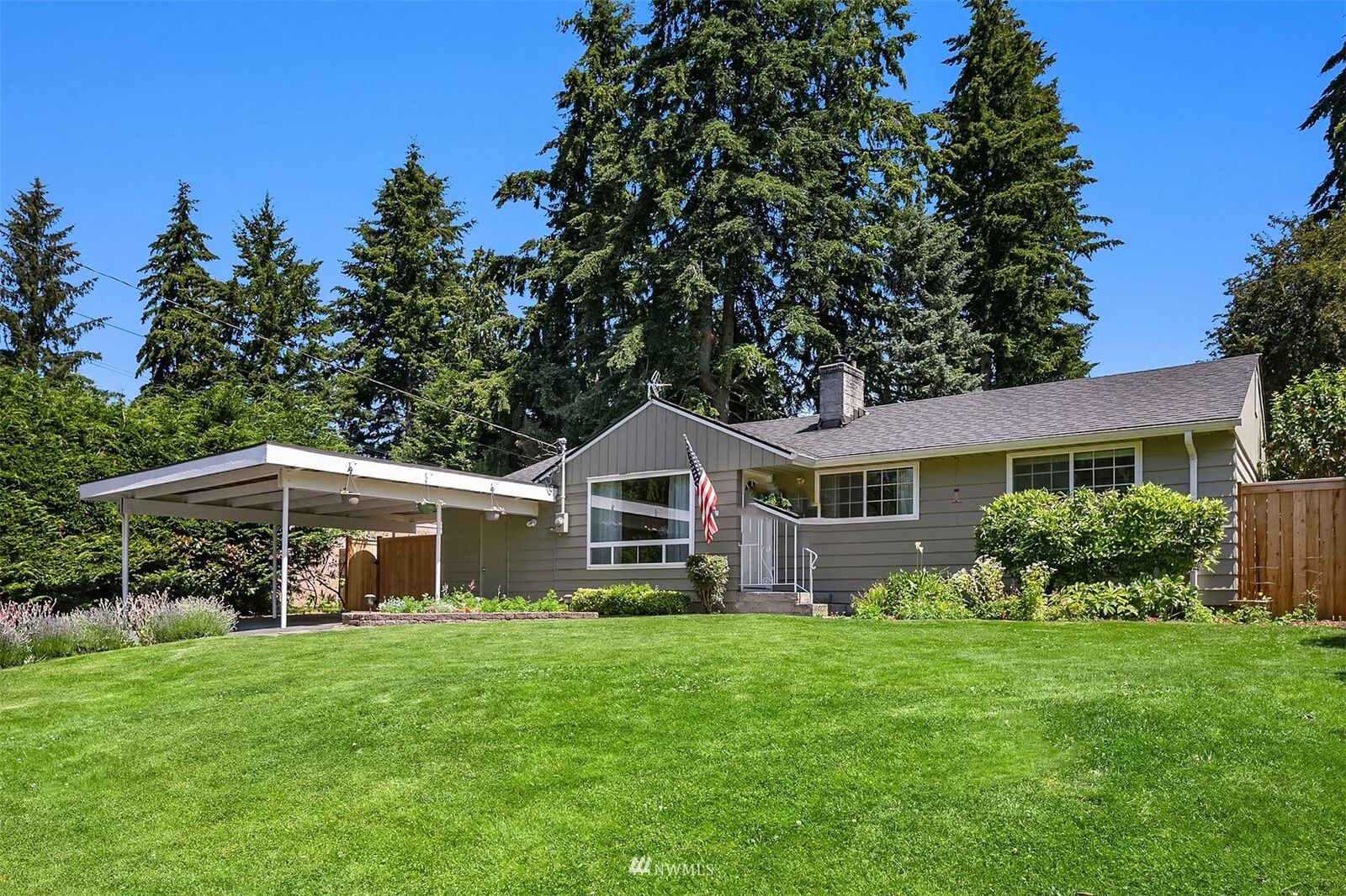 Property Photo:  21709 82nd Avenue W  WA 98026 