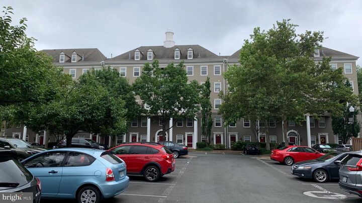 1304 Roundhouse Lane 312  Alexandria VA 22314 photo