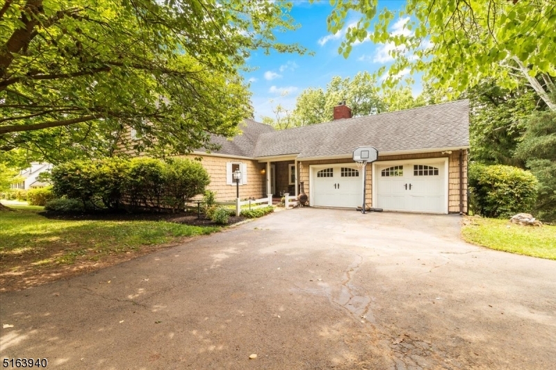 Property Photo: 1140 Washington Valley Rd NJ 07920