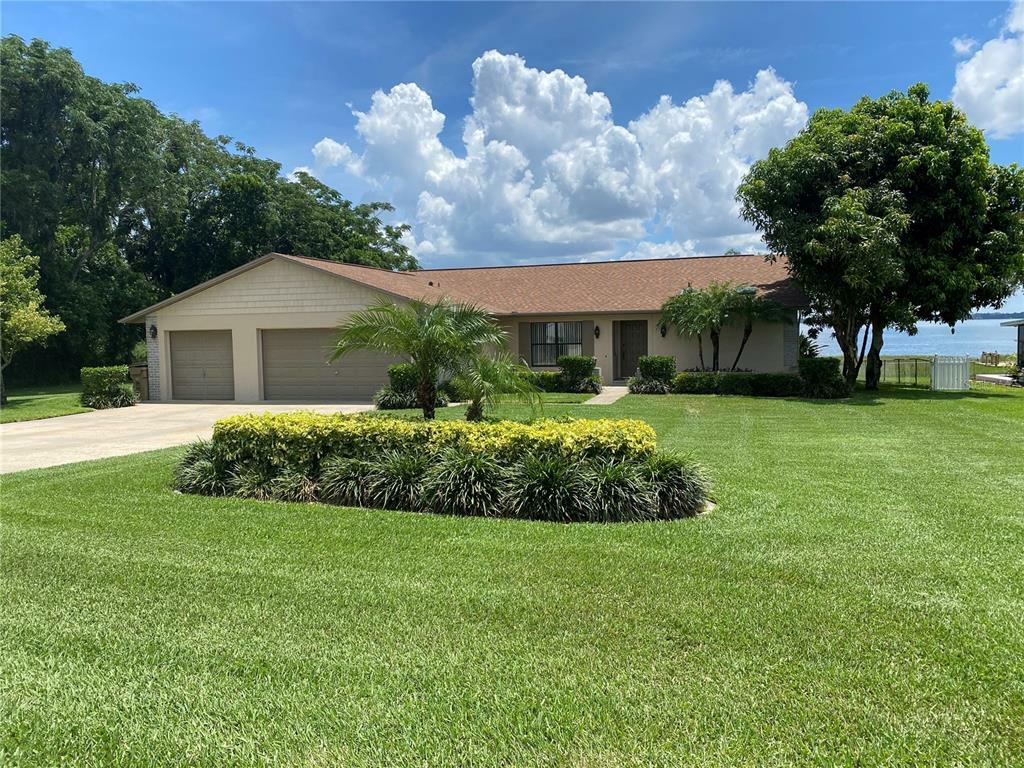 Property Photo:  33410 Picciola Drive  FL 34731 