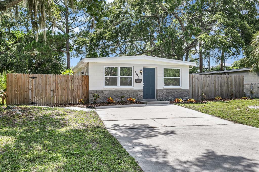 Property Photo:  2547 35th Street S  FL 33711 