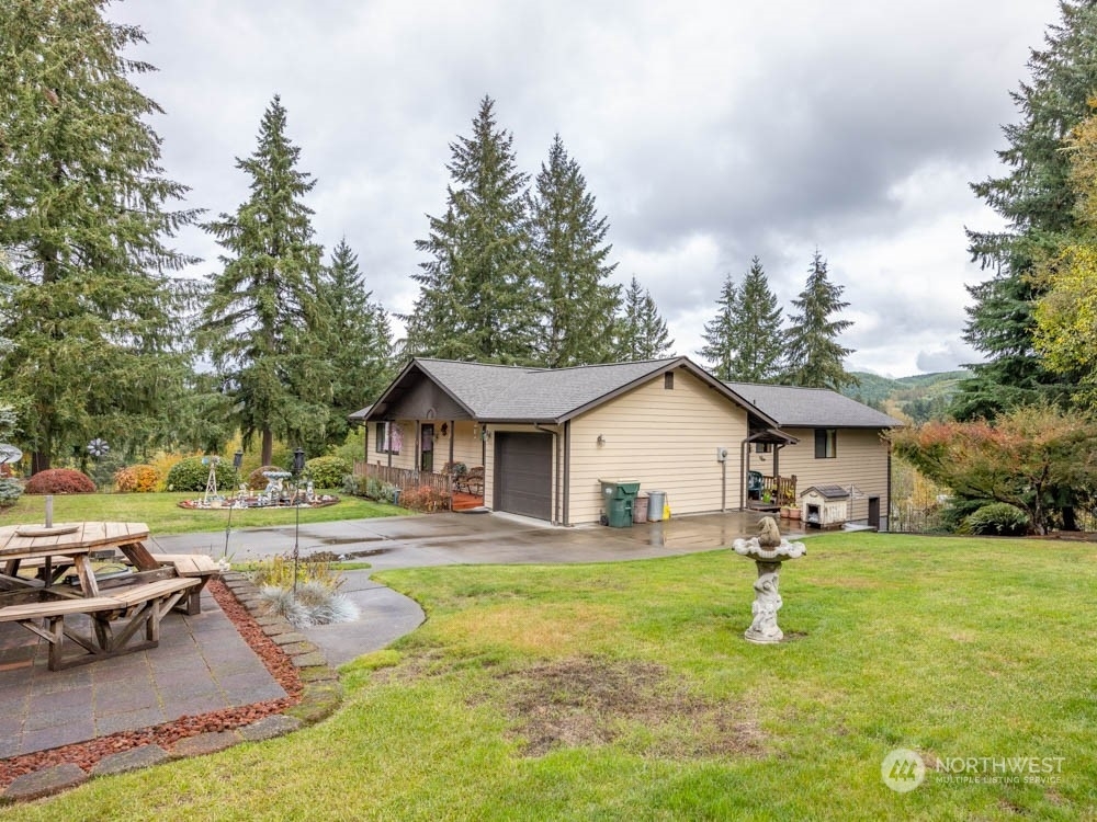 Property Photo:  101 Island Place  WA 98564 